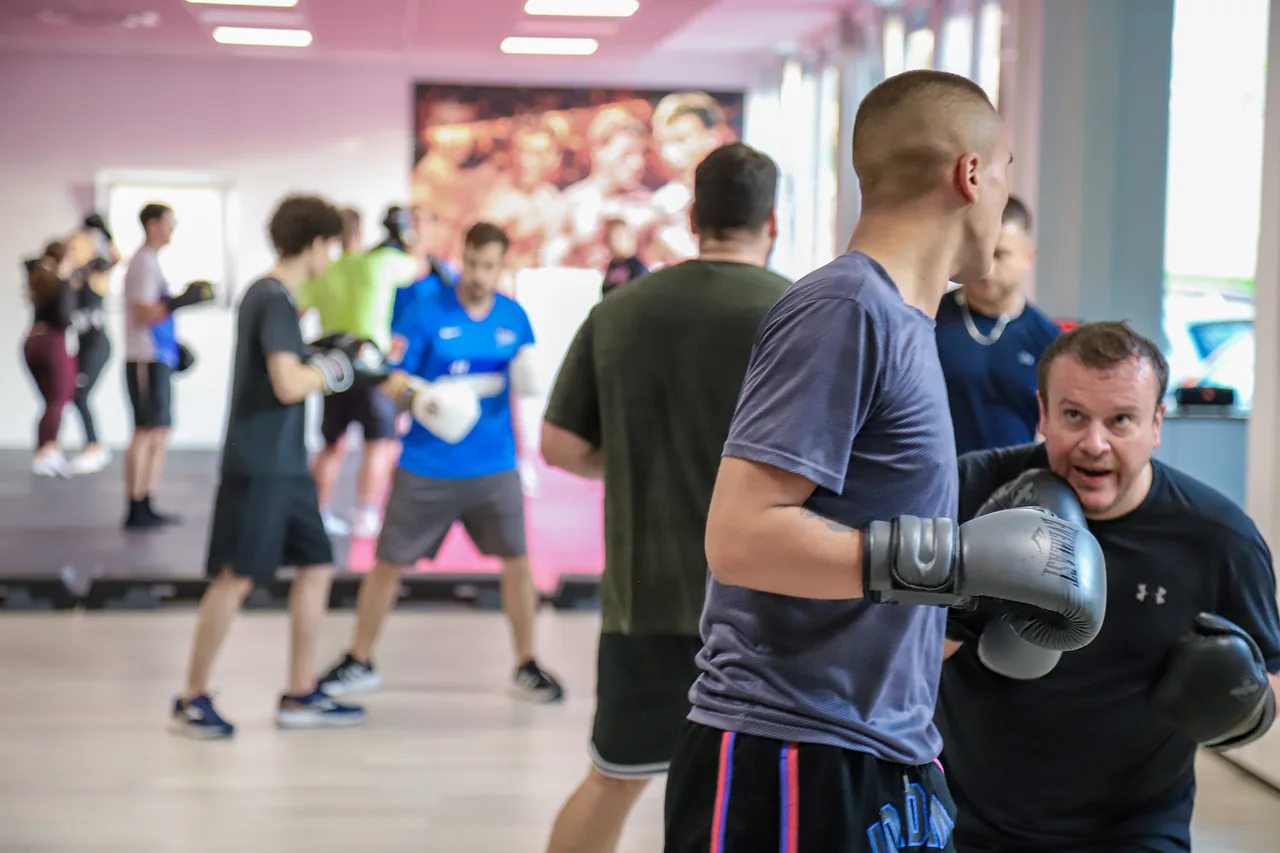 Pratzentraining in einer laufenden Gruppeneinheit